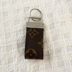 Louise Vuitton key chain 🛍️👜